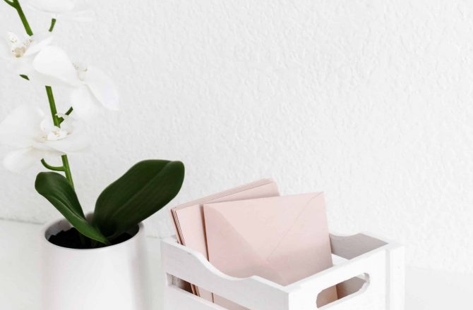 WHY SHOULD YOU TRY MINIMALISM: 4 BENEFITS OF MINIMALISM