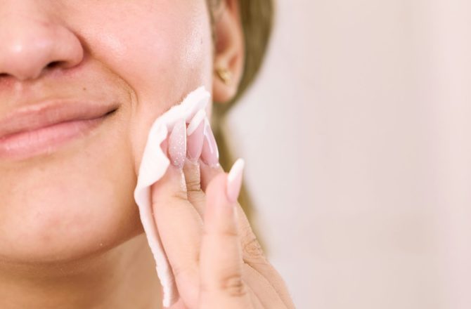 Why Castor Oil is a Natural Makeup Remover You Should Try